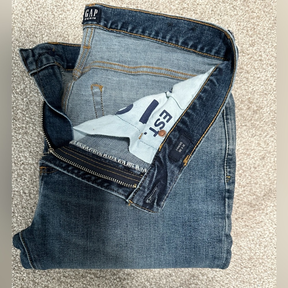 Men’s Gap flex skinny jean. Medium wash size 31/30